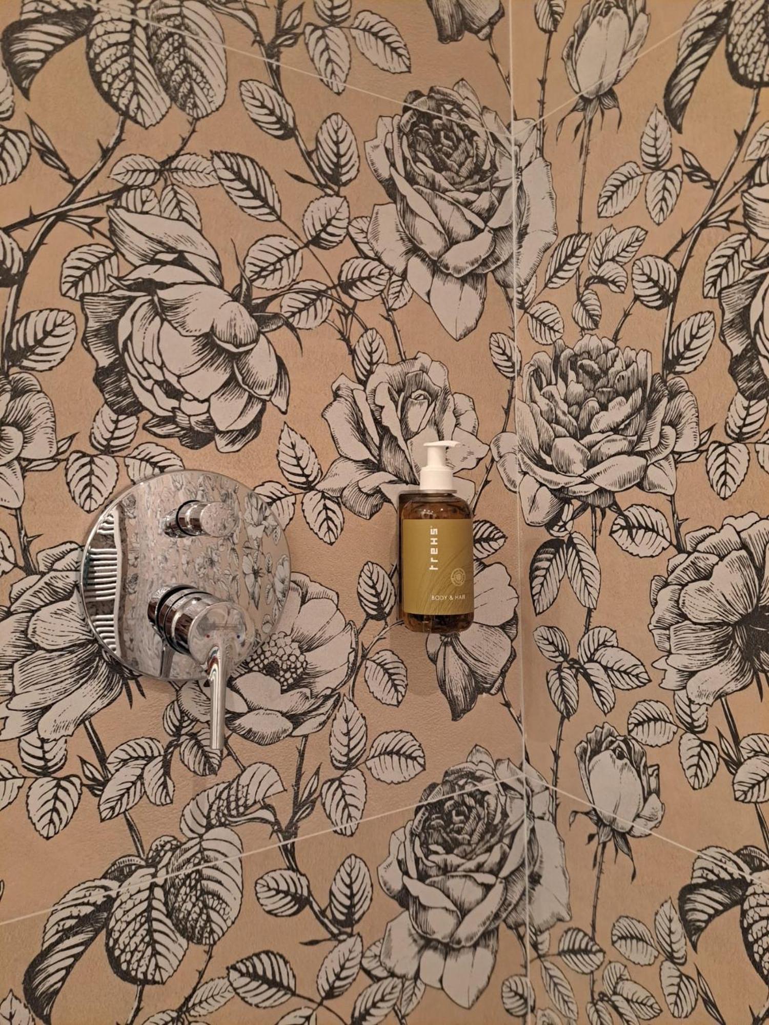 Apartment Wildflower In Privatvilla Im Herzen Merans 外观 照片